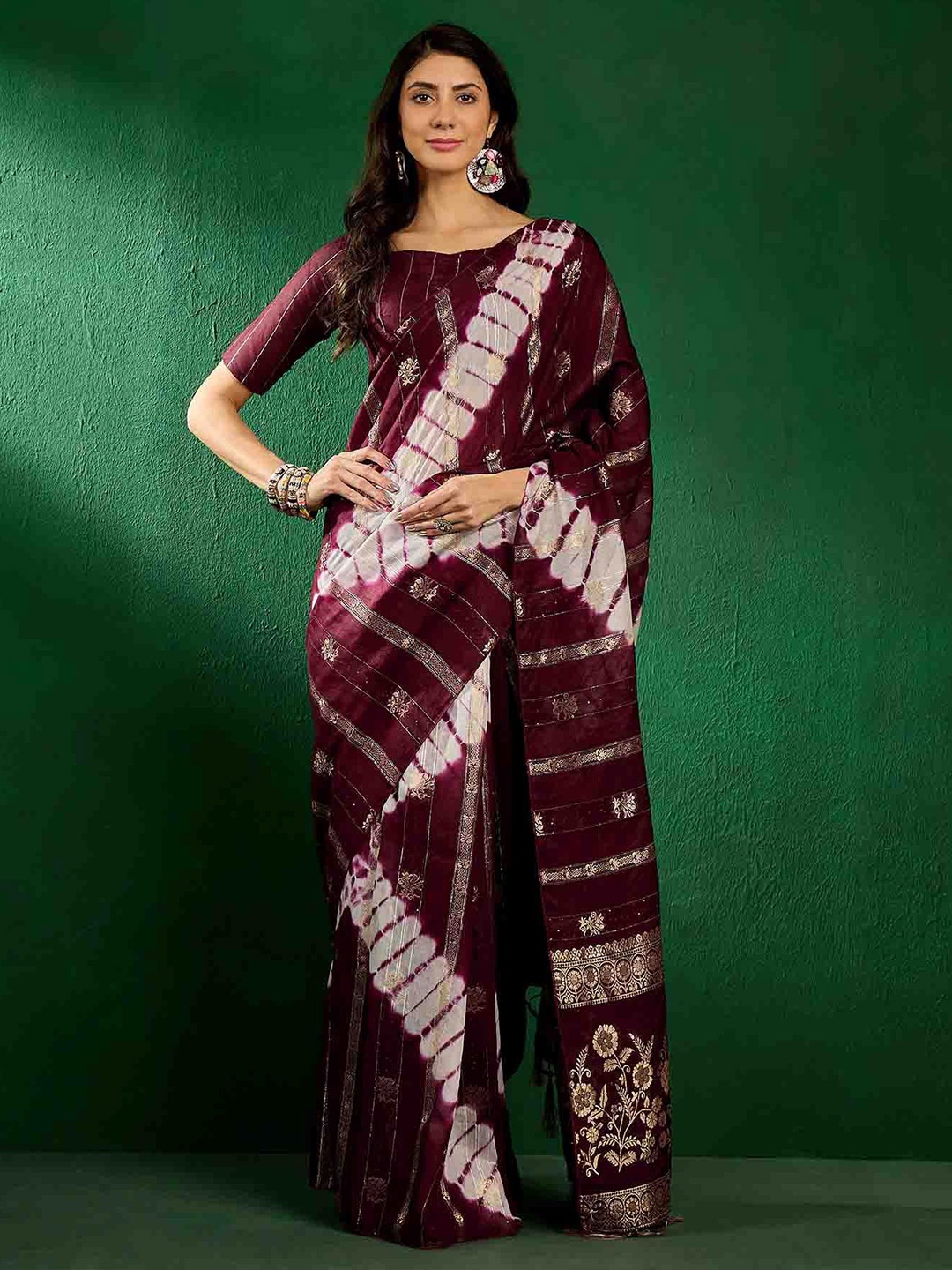 

DIVASTRI Woven Design Saree With Blouse, Purple