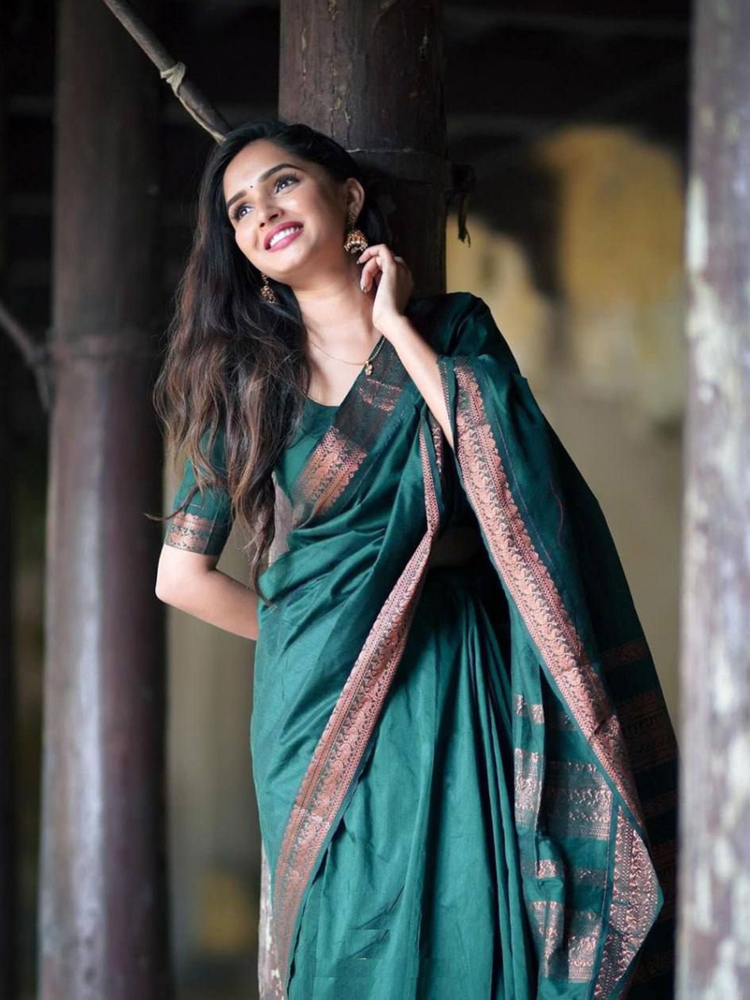

LADY SHOPI Zari Pure Silk Banarasi Saree, Green