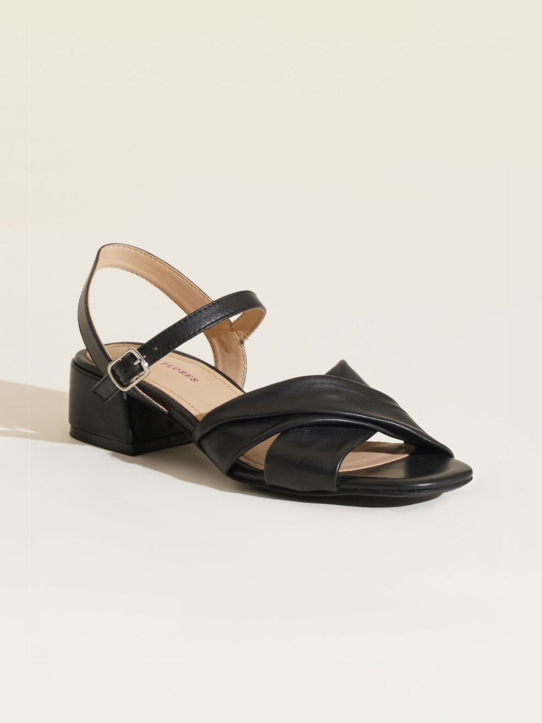 

Peach Flores Women Block Sandals with Buckles, Black