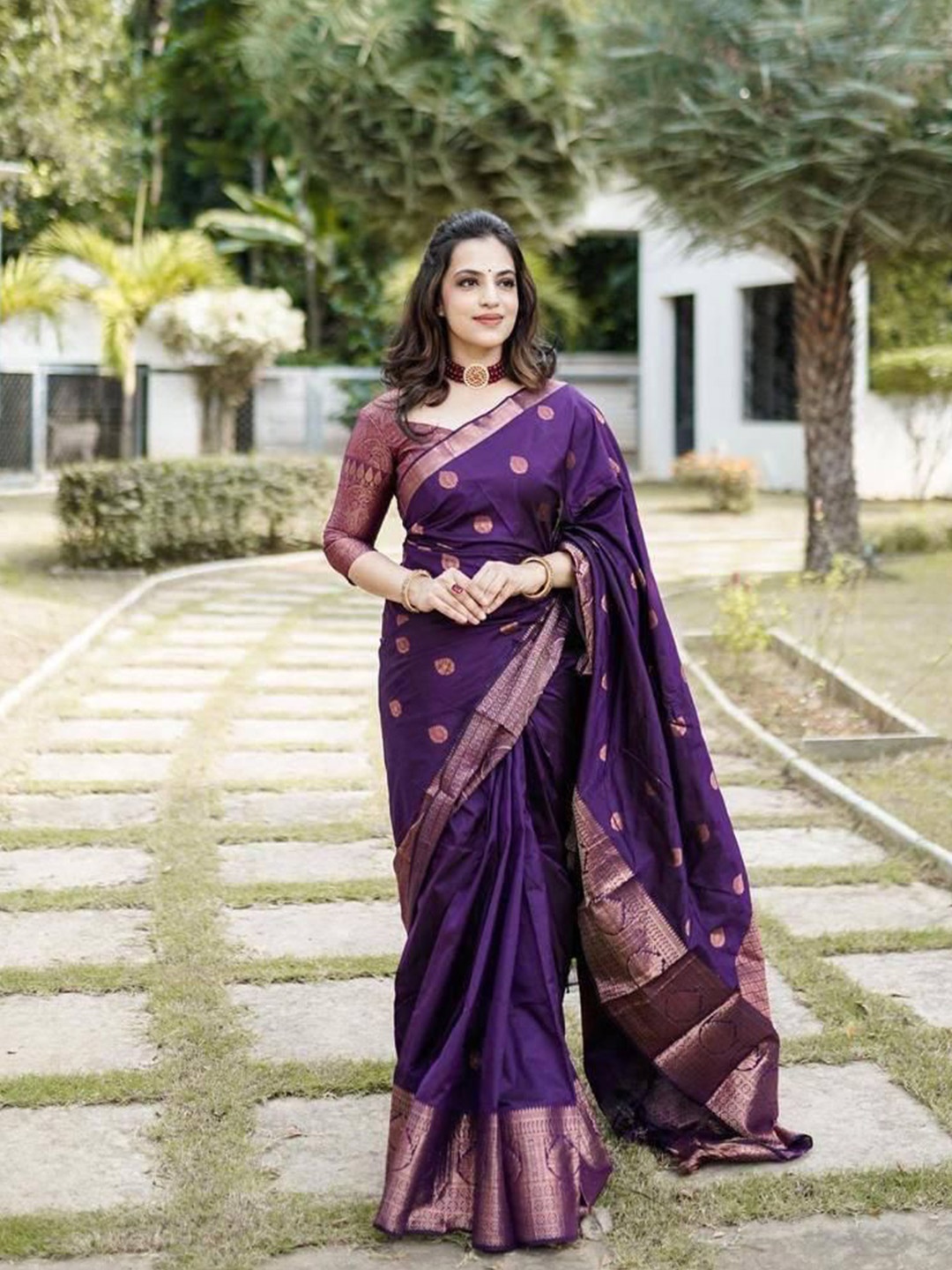 

LADY SHOPI Woven Design Zari Pure Silk Banarasi Saree, Purple