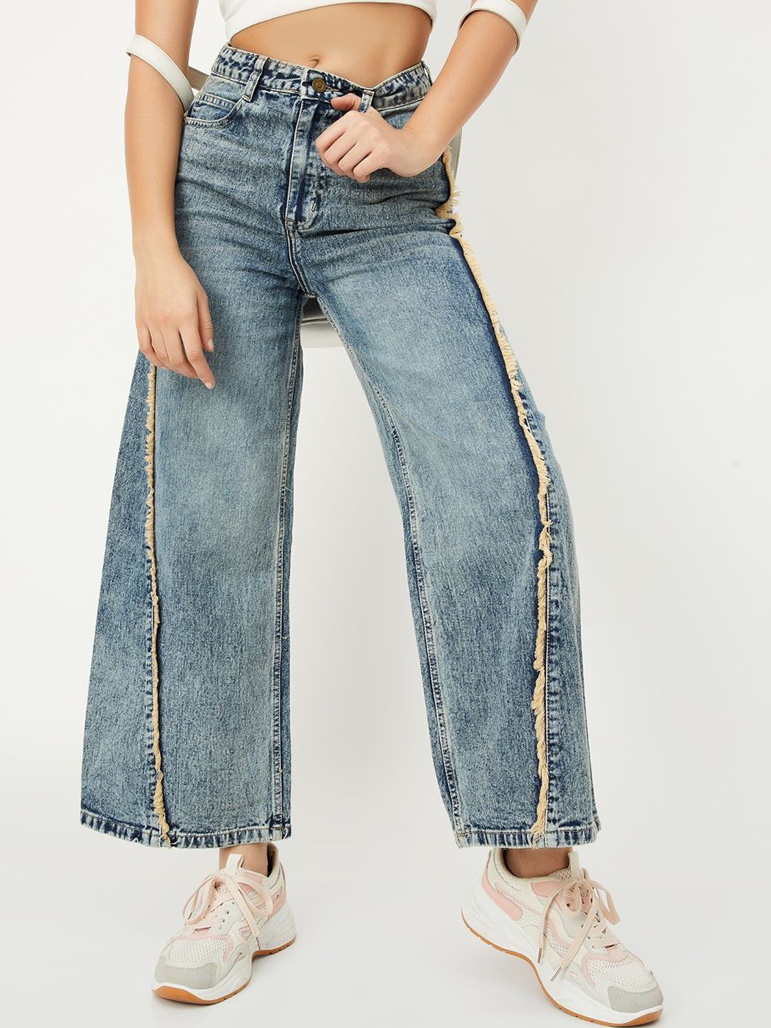 

max Women Cotton Regular Fit Mid-Rise Clean Look Heavy Fade Jeans, Blue