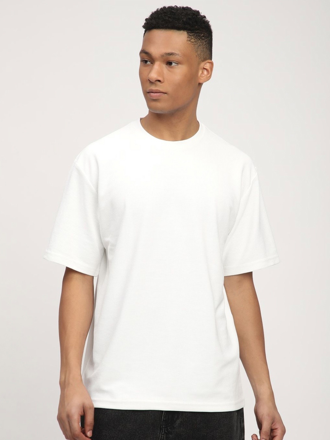 

R&B Men Solid Round Neck T-shirt, White