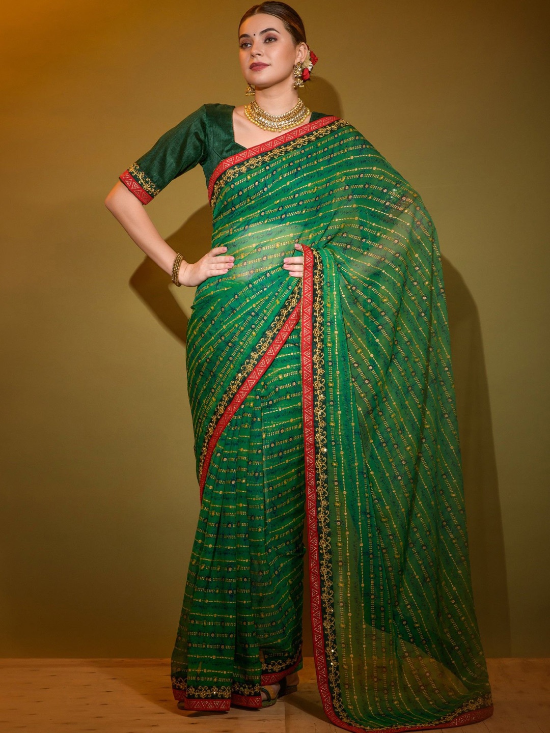 

DIVASTRI Embellished Sequinned Poly Georgette Saree, Green