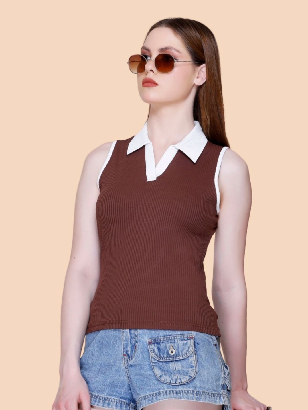 

White Moon Women Solid Polo Collar T-shirt, Brown