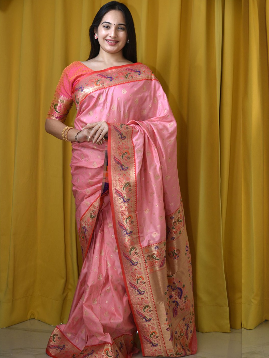 

DIVASTRI Woven Design Zari Silk Blend Paithani Saree, Pink