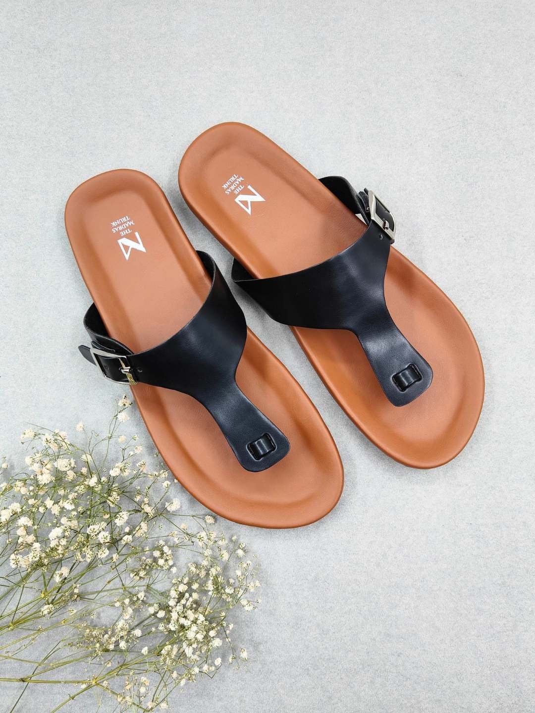 

THE MADRAS TRUNK Women Colourblocked T-Strap Flats, Brown