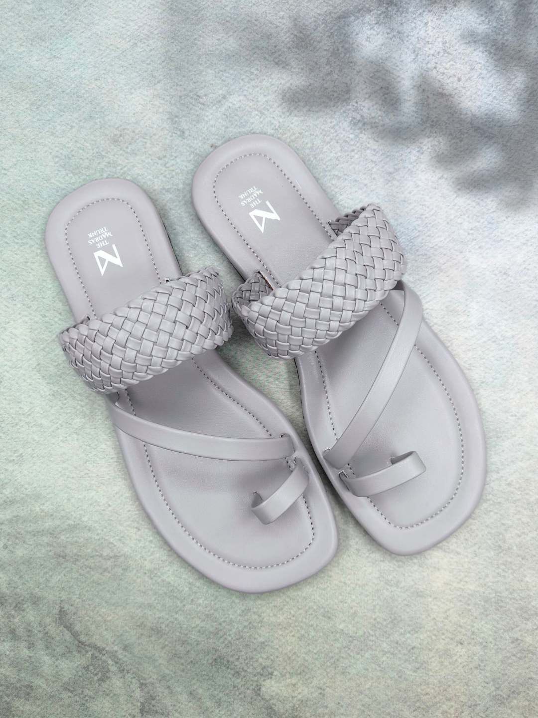 

THE MADRAS TRUNK Men Comfort Sandals, Grey
