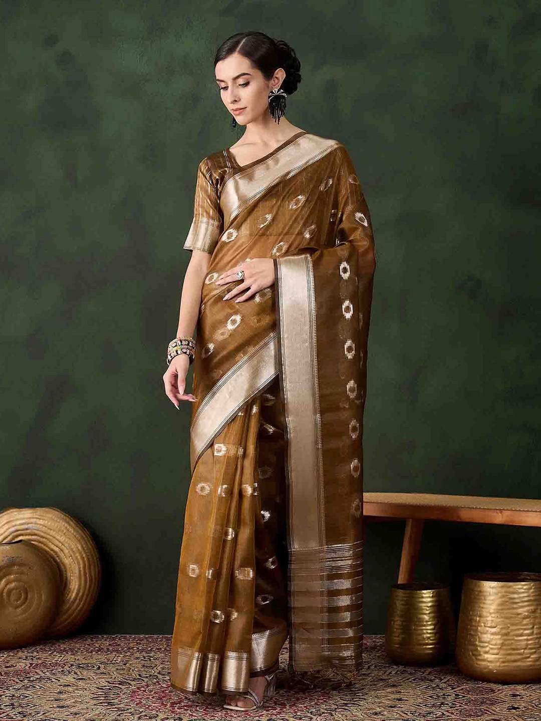 

DIVASTRI Woven Design Saree With Blouse, Mustard