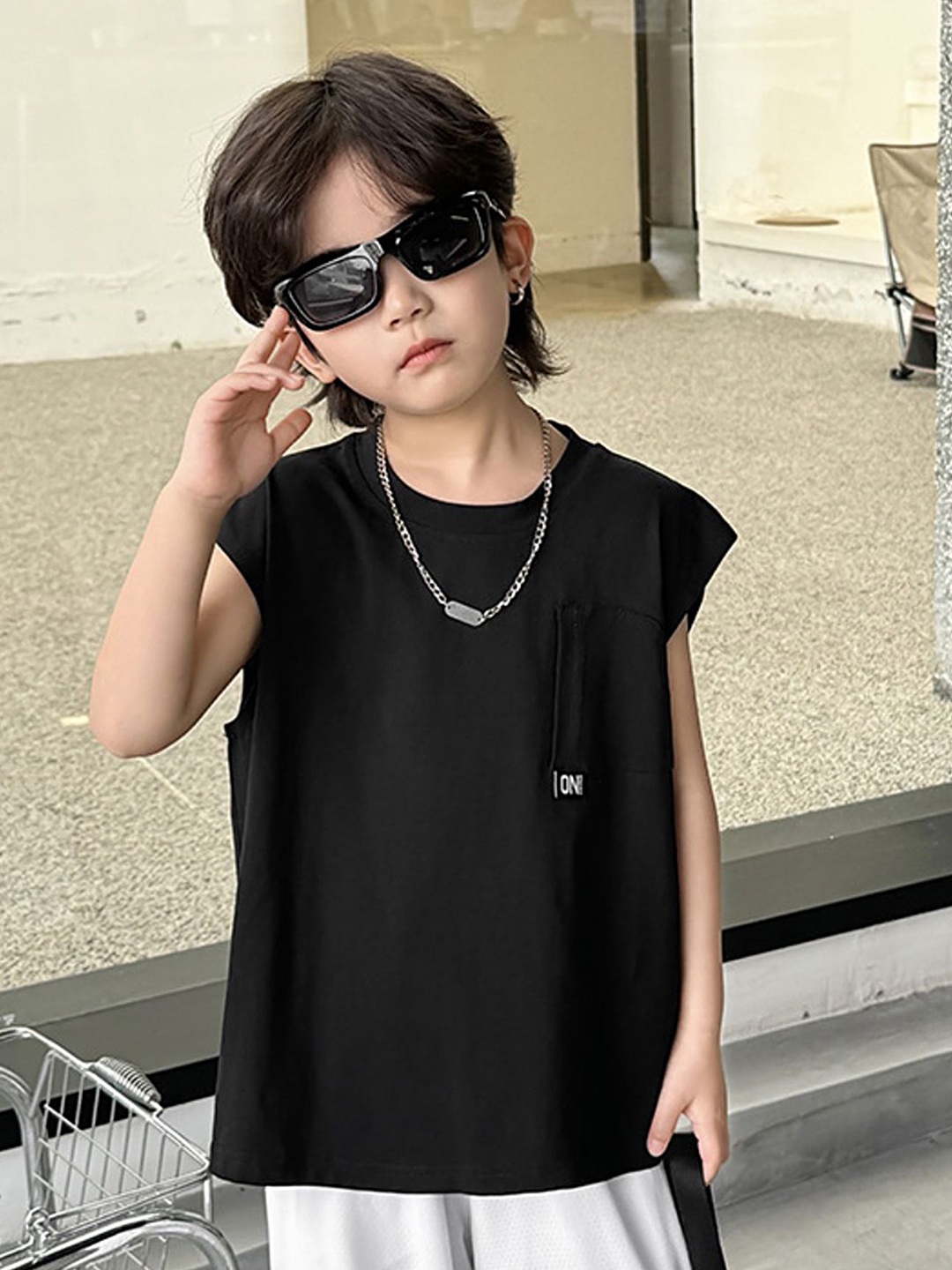 

LULU & SKY Boys Solid Round Neck Cotton Oversized T-shirt, Black