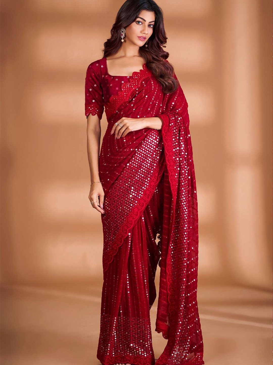 

DIVASTRI Embellished Sequinned Poly Georgette Saree, Red