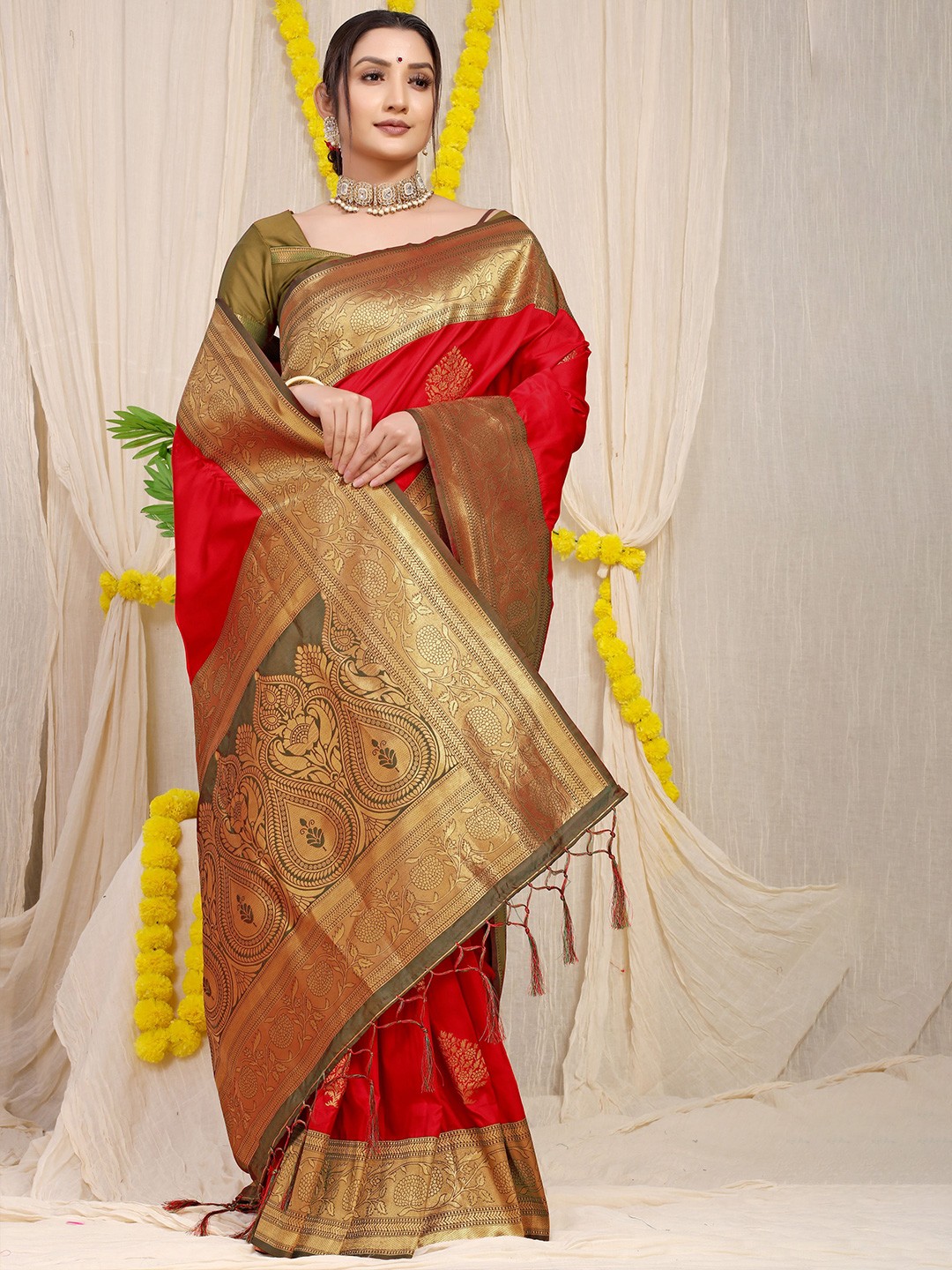 

Kandora Woven Design Pure Silk Heavy Work Banarasi Saree, Red