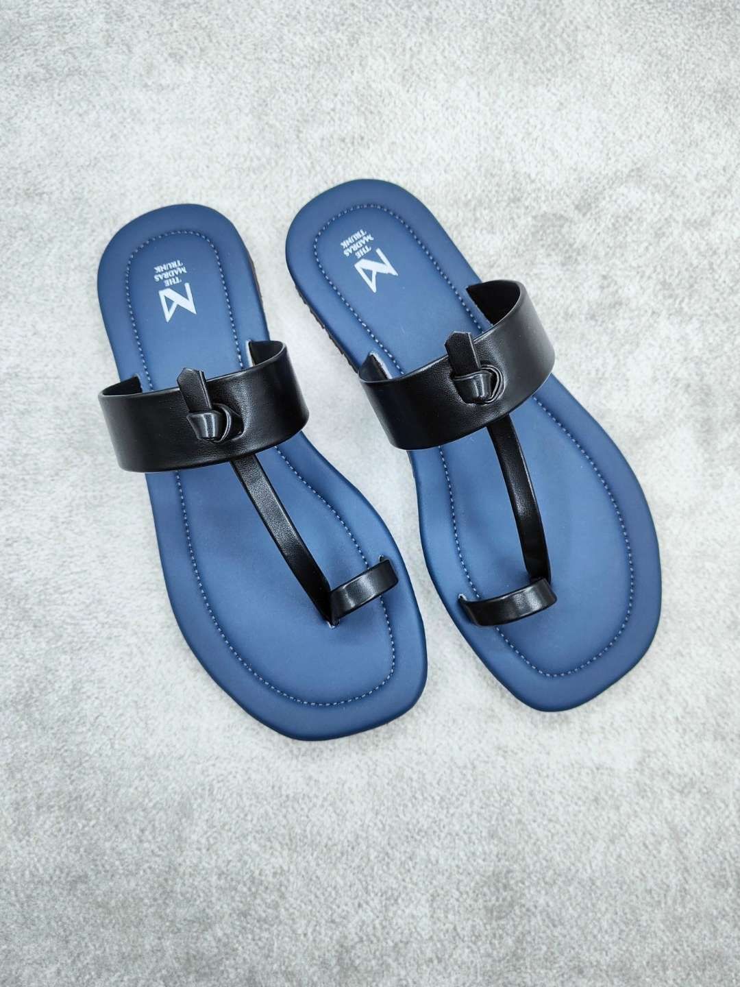 

THE MADRAS TRUNK Men Comfort Sandals, Blue