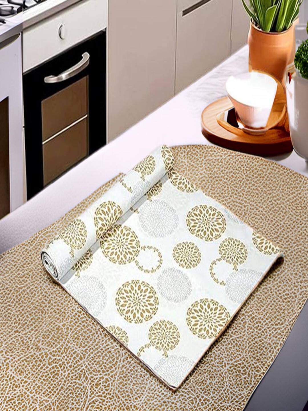 

REVEXO White & Beige Printed Water-Resistant Shelf Liner