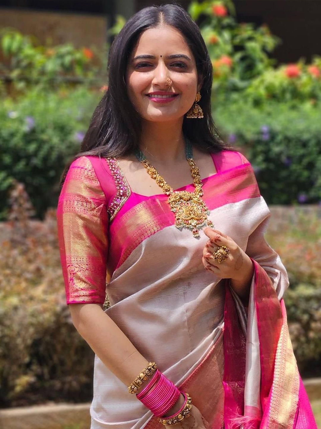 

Aika Woven Design Zari Pure Silk Banarasi Saree, White