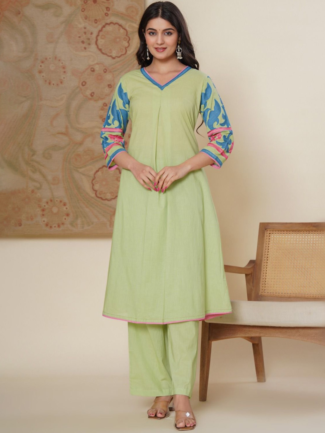 

AUTUMN LANE Floral Embroidered V-Neck Pure Cotton Kurta With Palazzo, Green