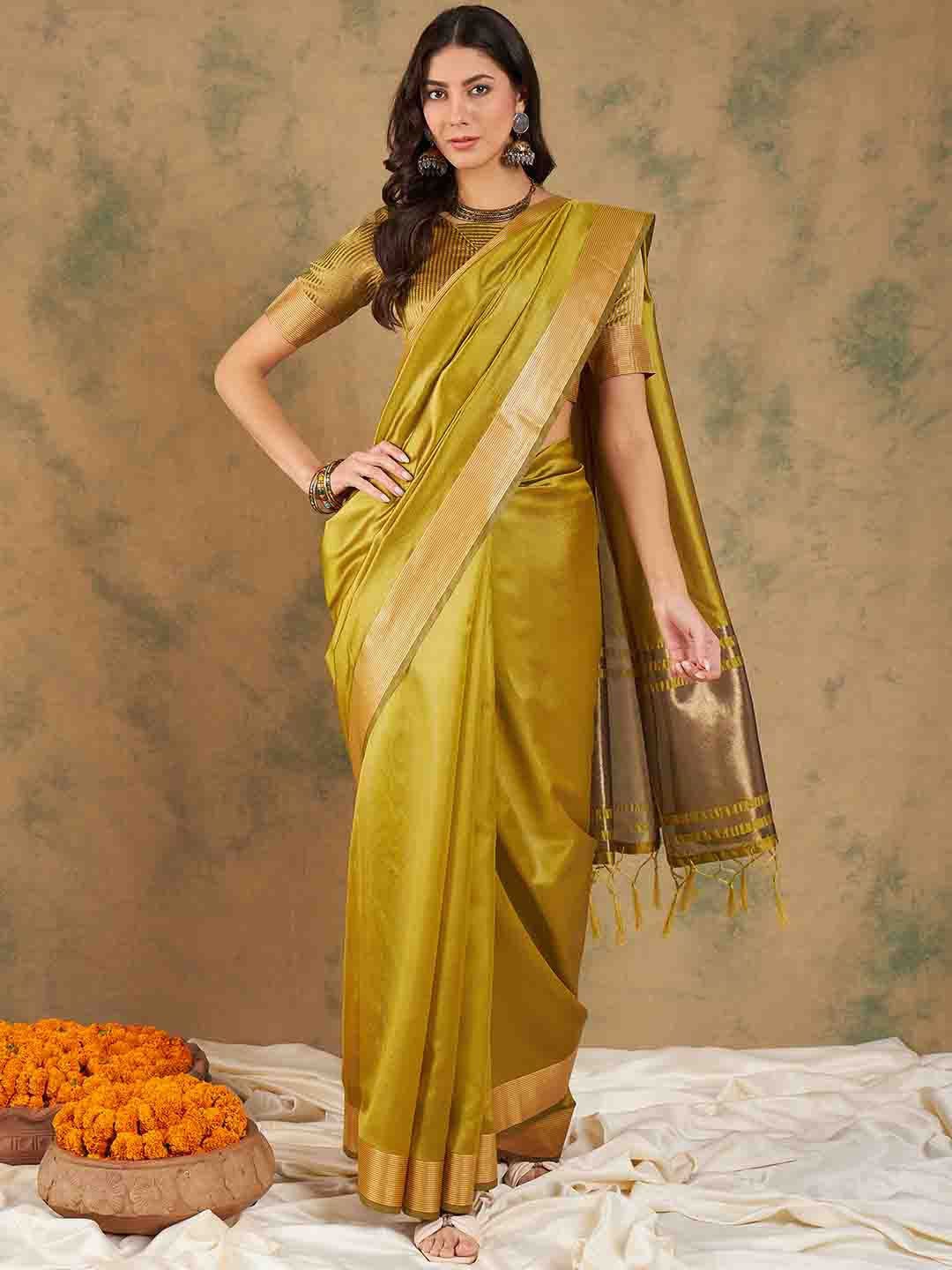 

DIVASTRI Woven Design Saree With Blouse, Lime green