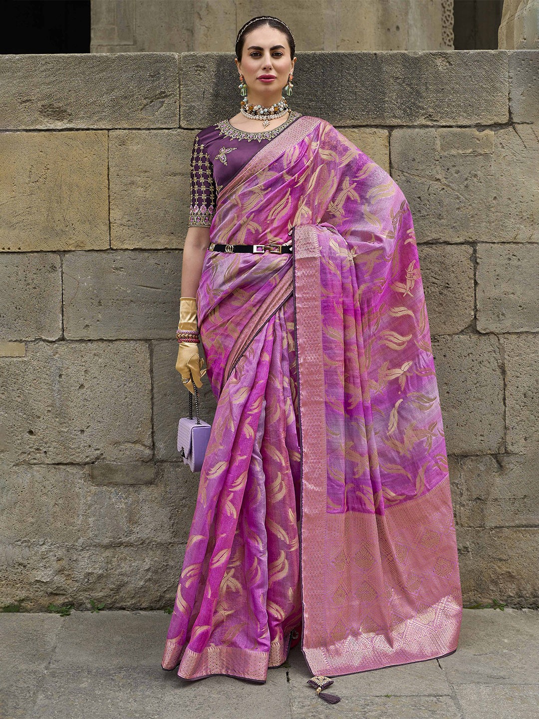 

Sangria Woven Design Saree With Blouse Piece, Pink