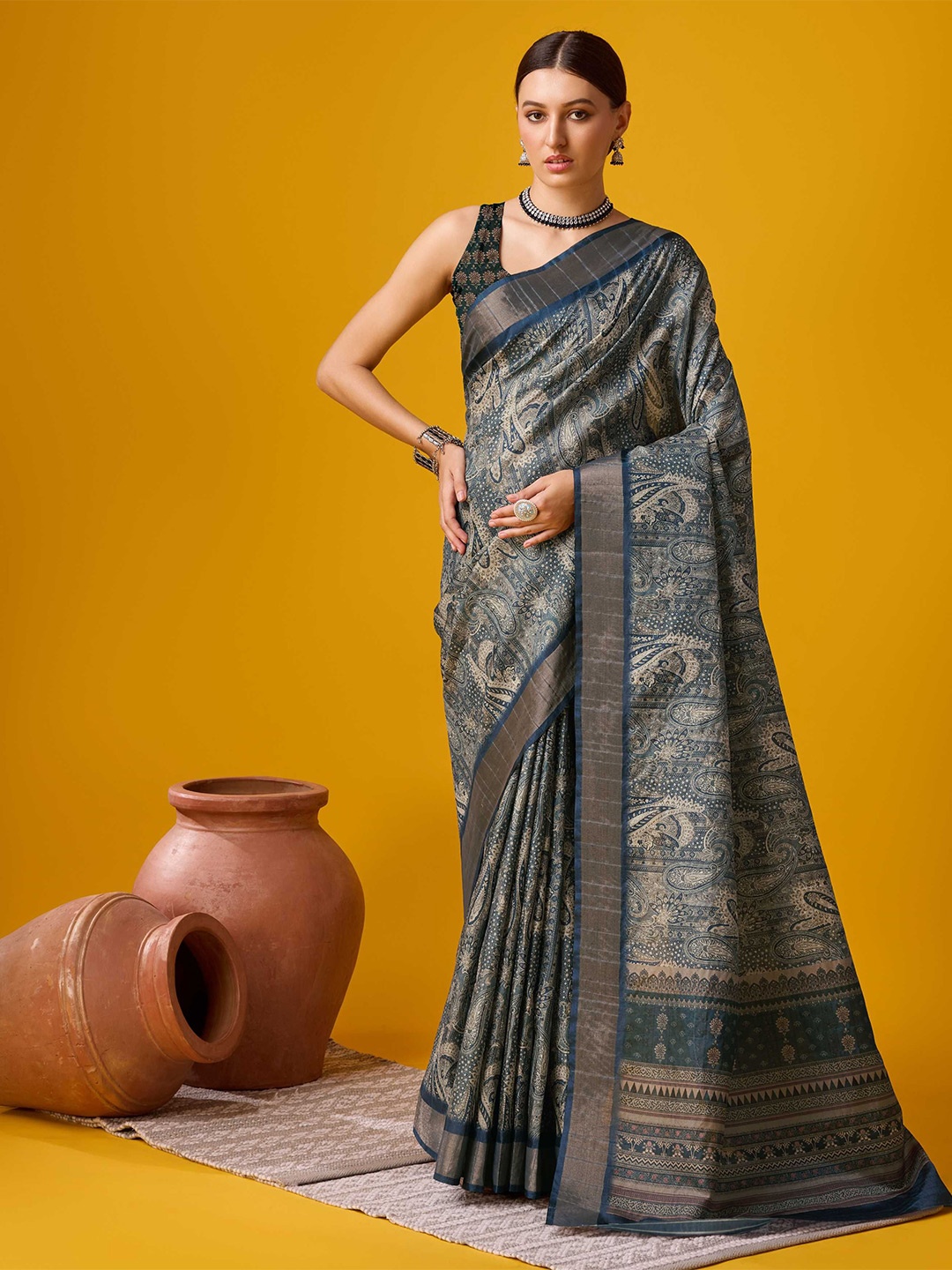 

DIVASTRI Paisley Zari Saree, Navy blue