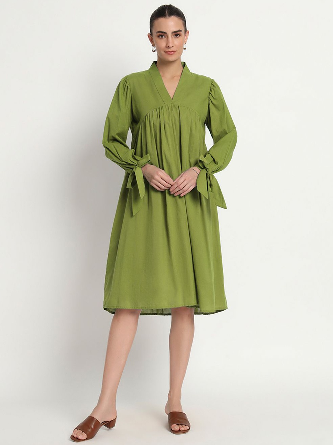 

Thevasa Women A-Line Sagegreen Bowtiful Gathering V Neck Dress, Green