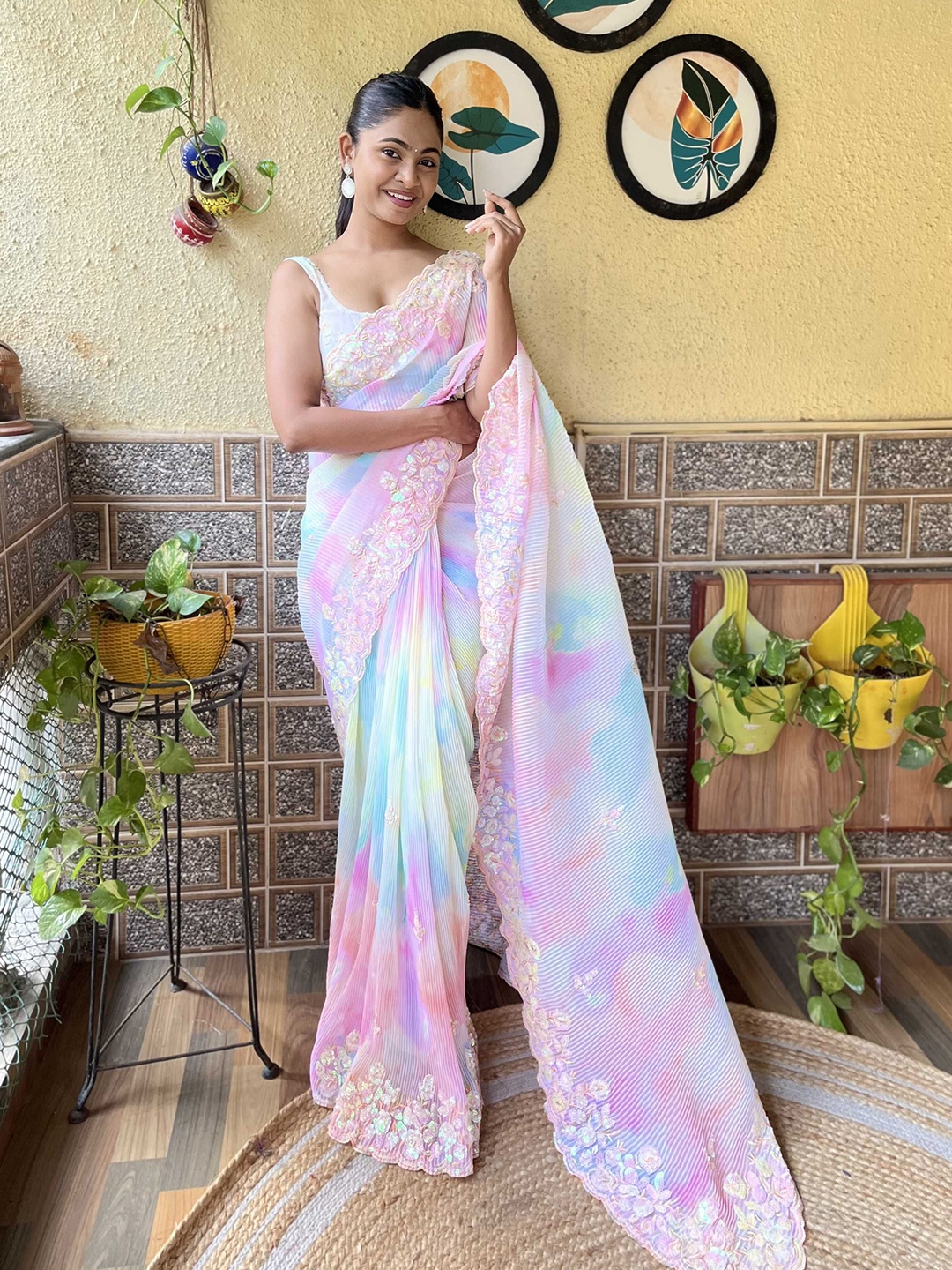 

DIVASTRI Embellished Sequinned Poly Georgette Saree, Pink