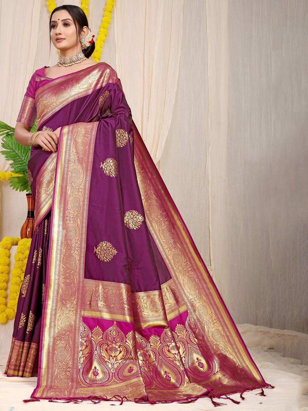 

Kandora Woven Design Zari Pure Silk Banarasi Saree, Purple