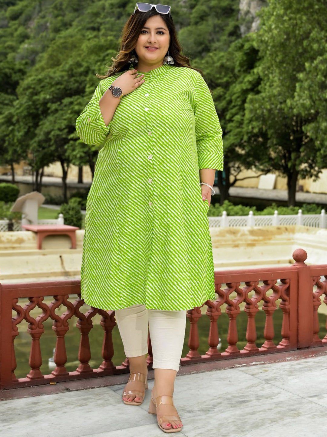 

SINSINI Plus Size Leheriya Printed Mandarin Collar Pure Cotton A-Line Kurta, Green