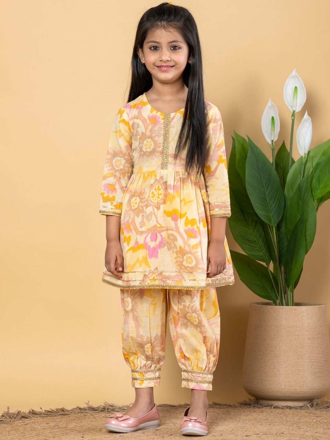 

Readiprint Girls Printed Gotta Patti Pure Cotton Anarkali Kurta With Salwar, Yellow