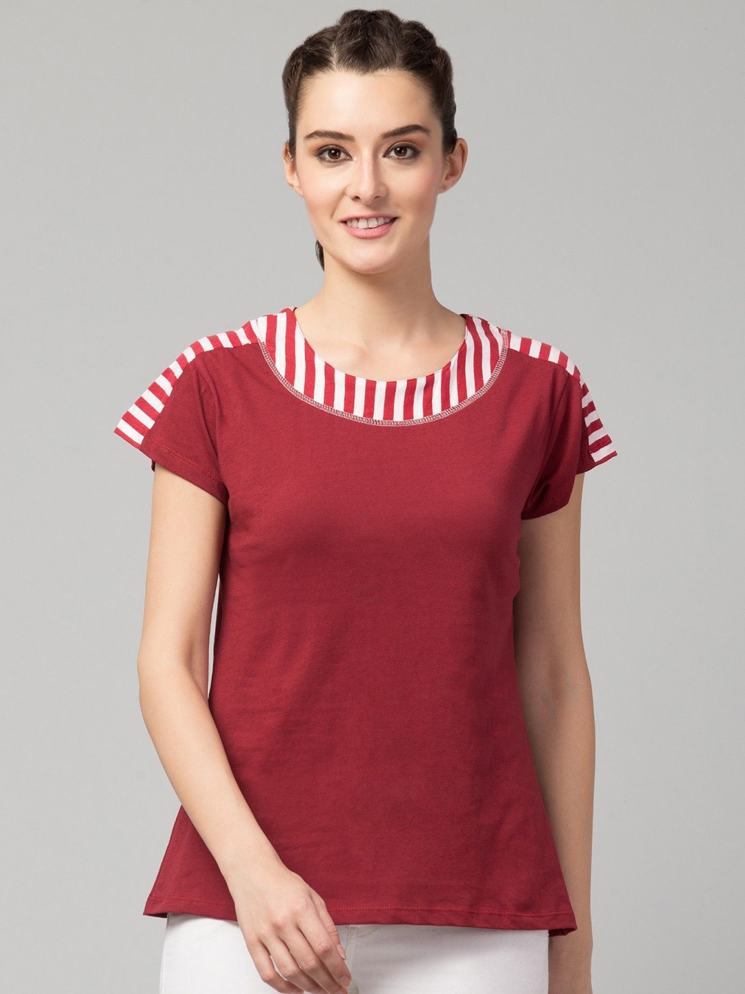 

CLOTHY Women Applique T-shirt, Maroon