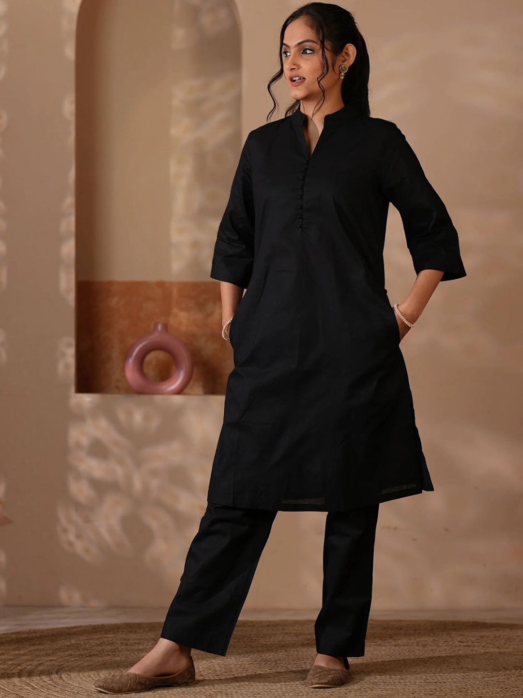 

Mera Rang Mandarin Collar Pure Cotton Straight Kurta With Trousers, Black