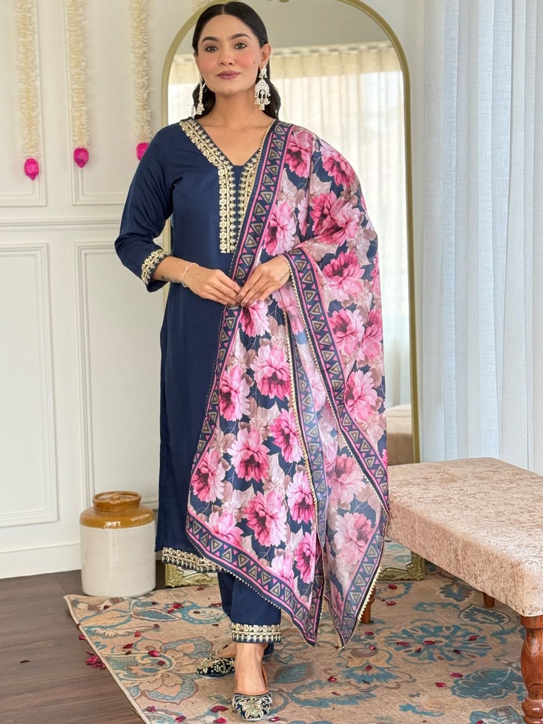

NKV Floral Embroidered V-Neck Sequinned Straight Kurta And Dupatta, Navy blue