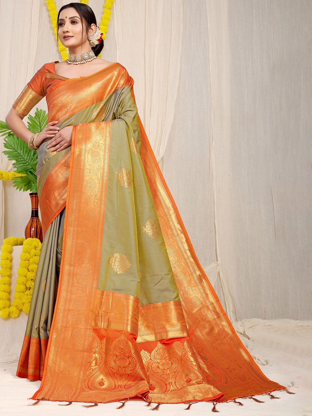 

Kandora Woven Design Zari Pure Silk Banarasi Saree, Green