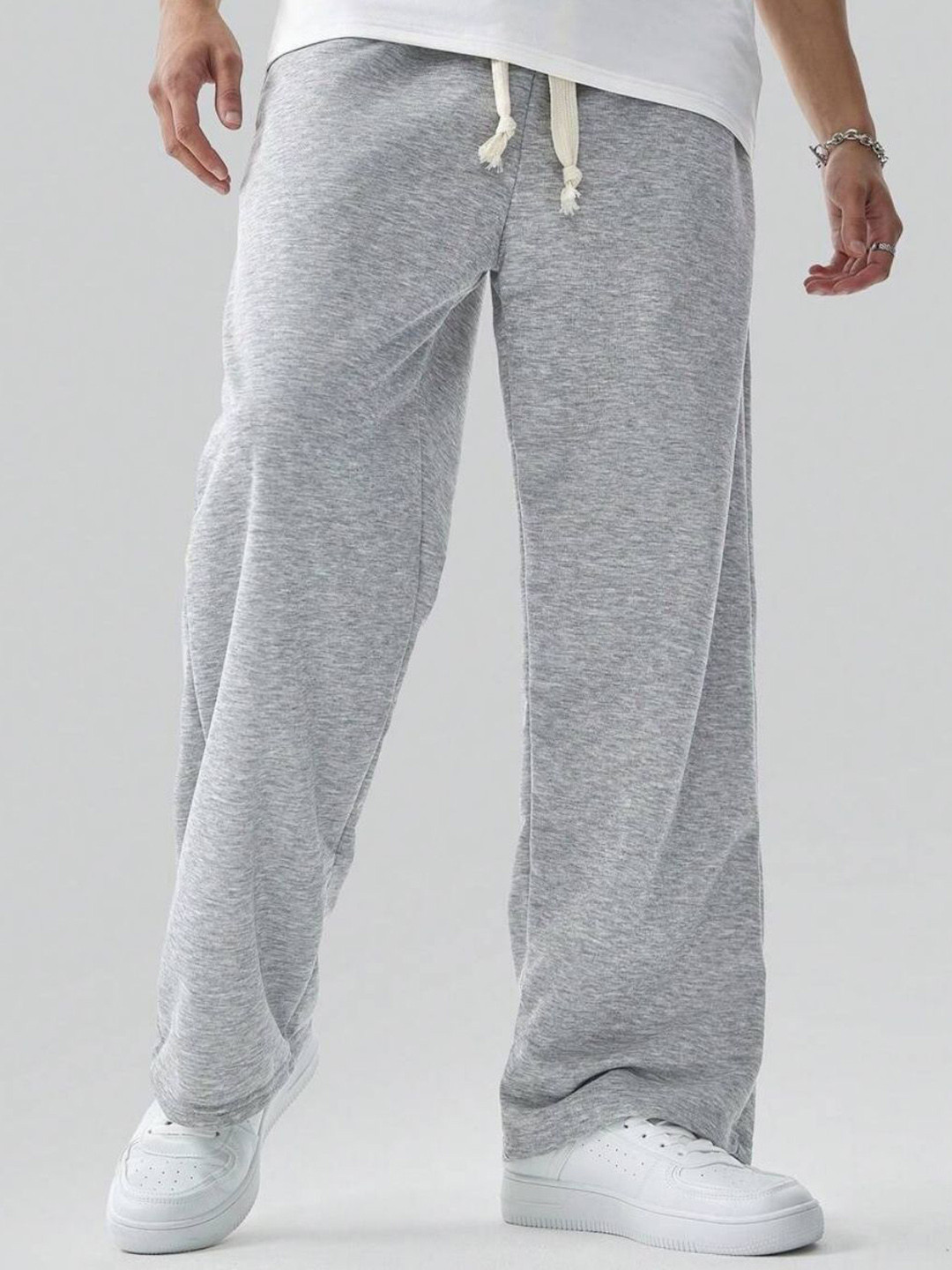 

THE BEETEL HOUSE Men Relaxed Loose Fit Easy Wash Trousers, Silver