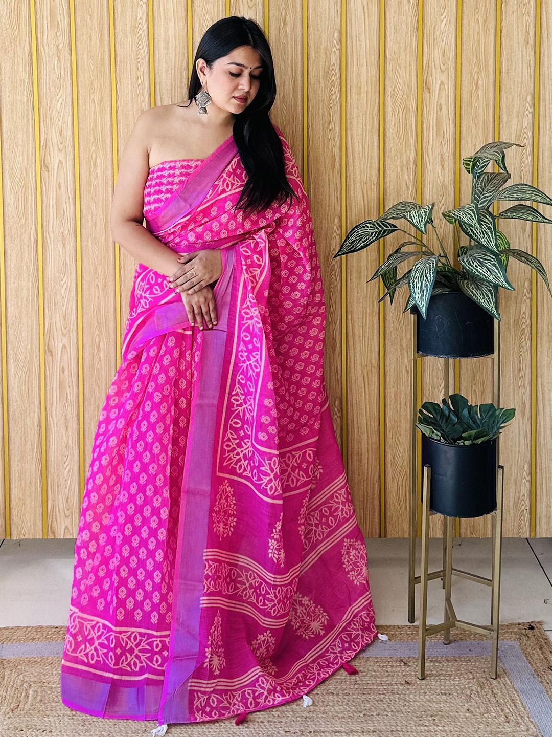 

Moda Rapido Floral Saree, Pink