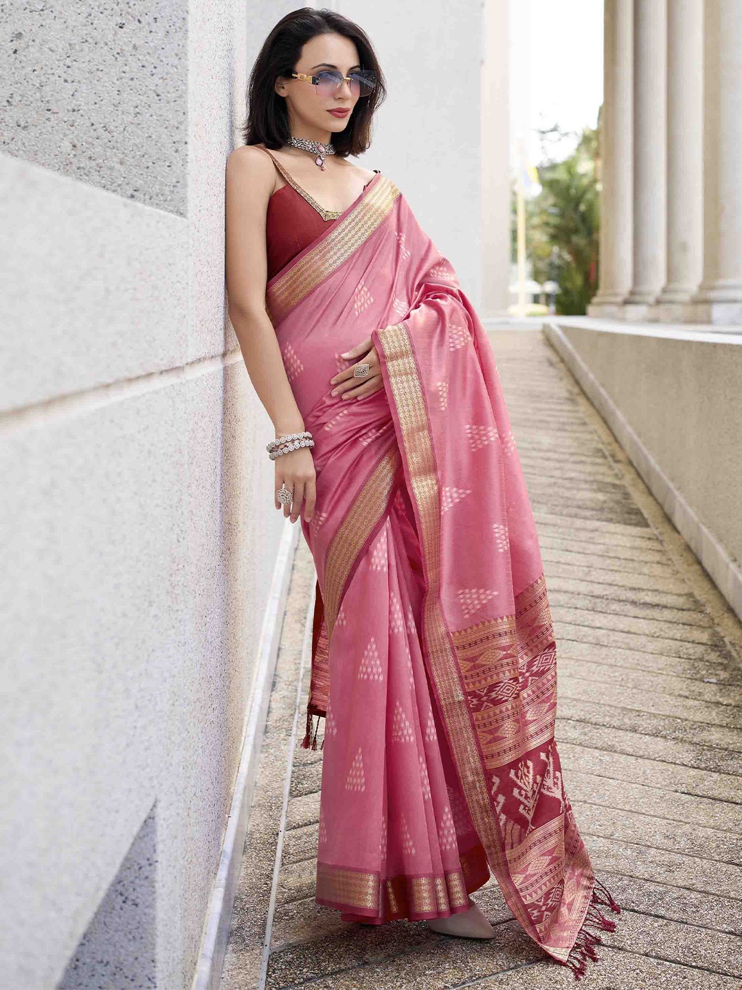 

Mitera Woven Design Zari Saree With Unstitched Blouse Piece, Pink