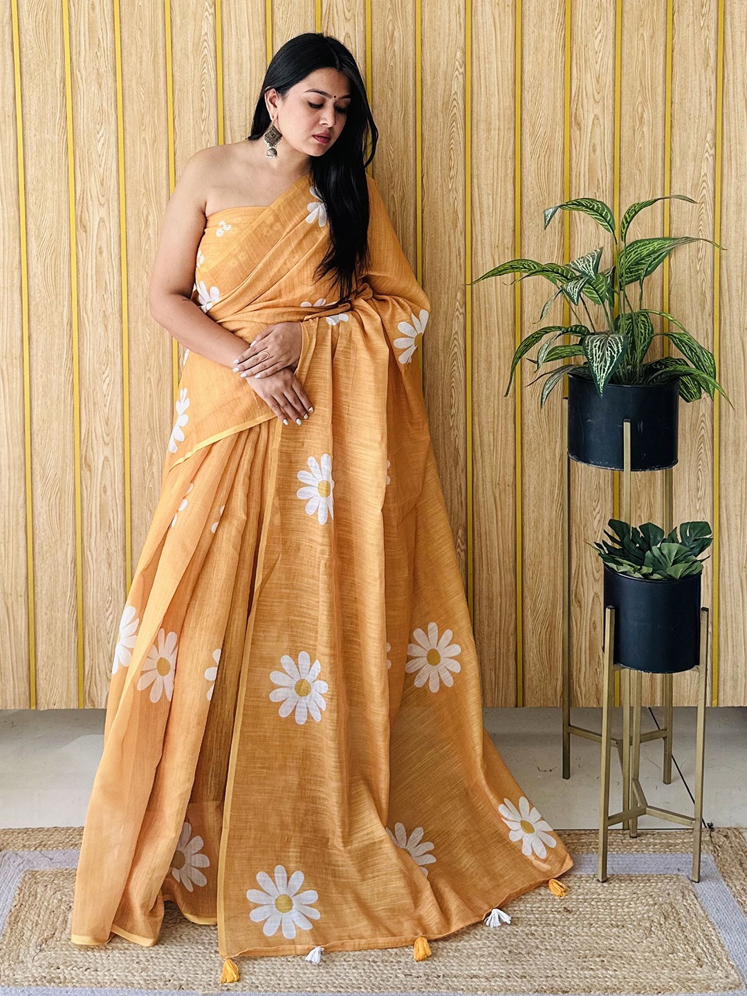 

Moda Rapido Floral Saree, Yellow