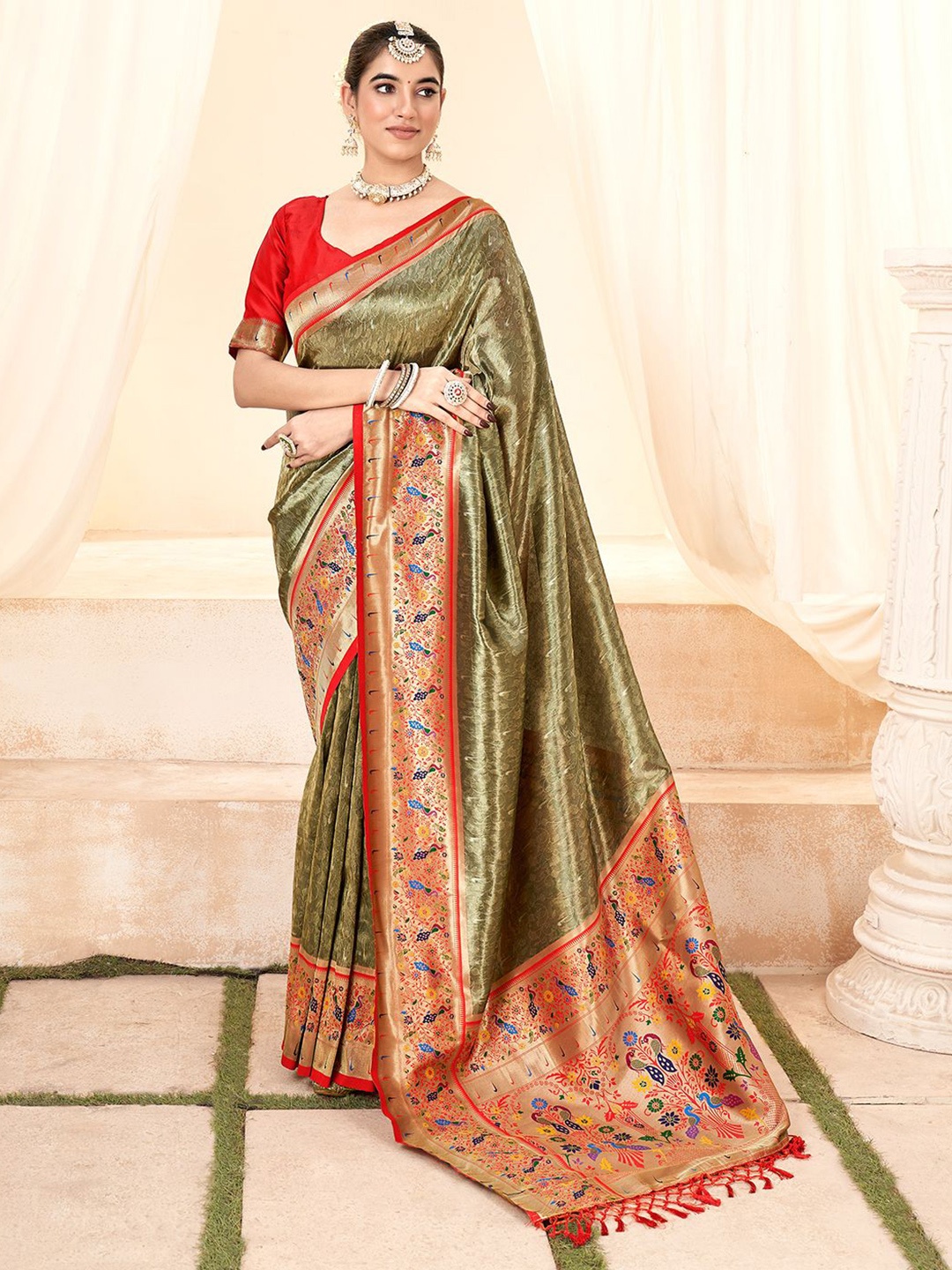 

DIVASTRI Woven Design Zari Tissue Paithani Saree, Green