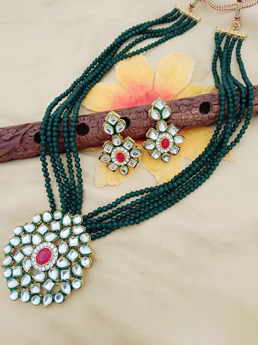 

EVY Gold-Plated Kundan Stone Studded And Artificial Beaded Jewellery Set