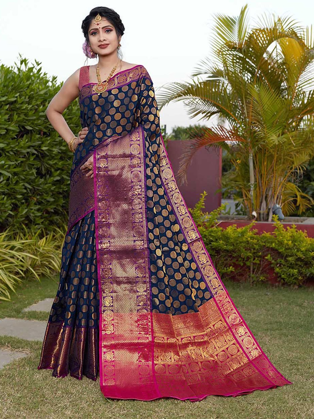 

JUST FASHION Woven Design Zari Banarasi Saree, Navy blue