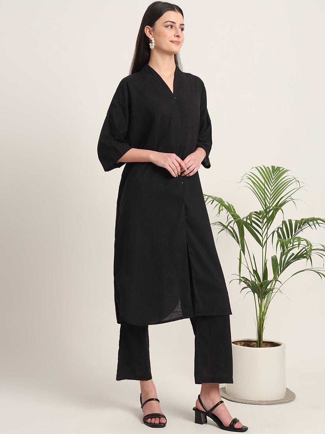

Thevasa Serene Sojourn V-Neck Cotton Straight Kurta, Black