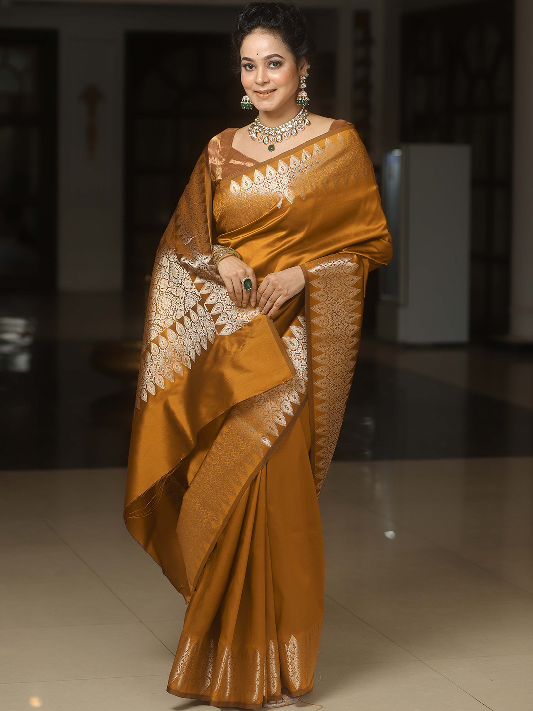 

Banarasee Zari Silk Blend Banarasi Saree, Brown