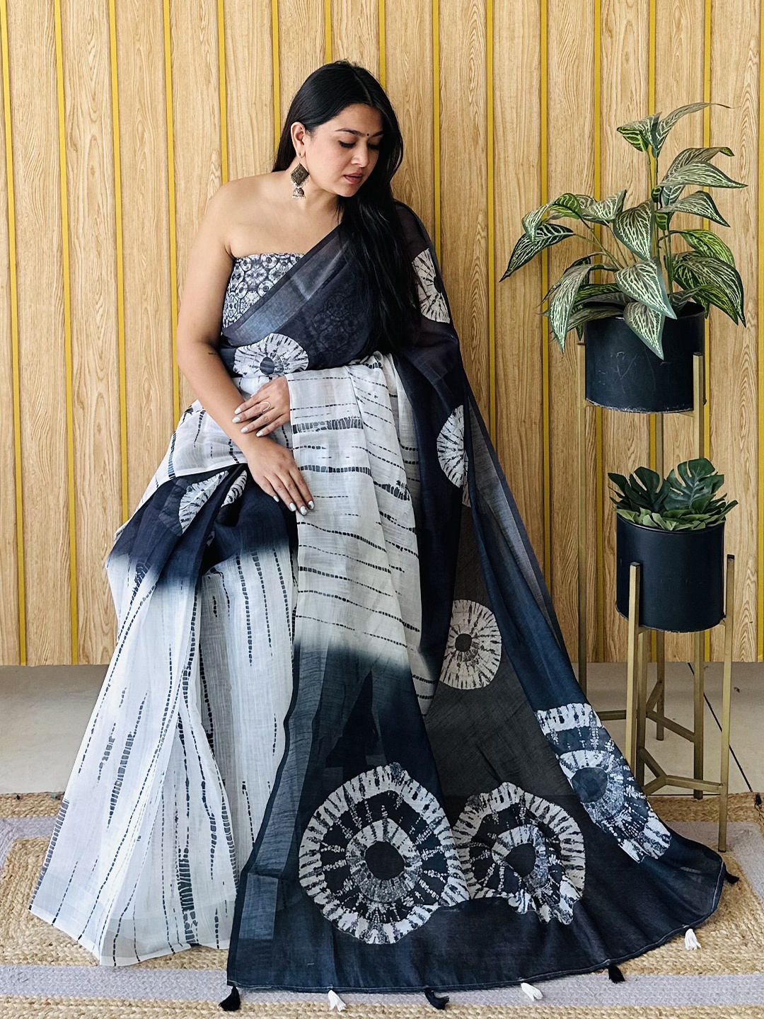 

Moda Rapido Ombre Saree, White