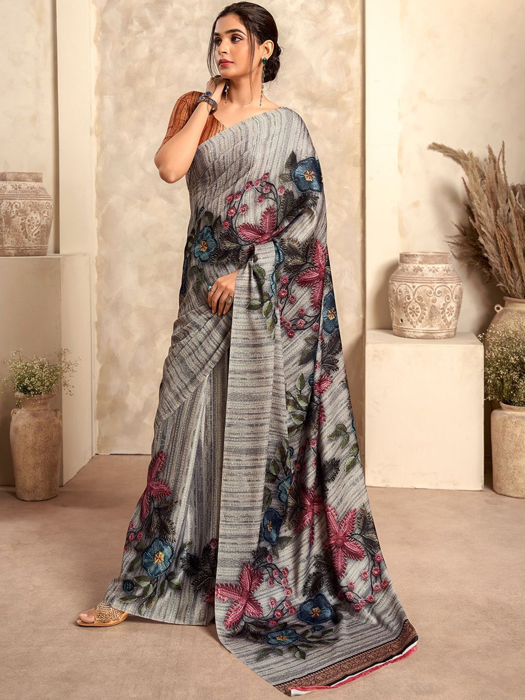 

DIVASTRI Women Floral Printed Satin Saree With Unstitched Blouse Piece, Grey