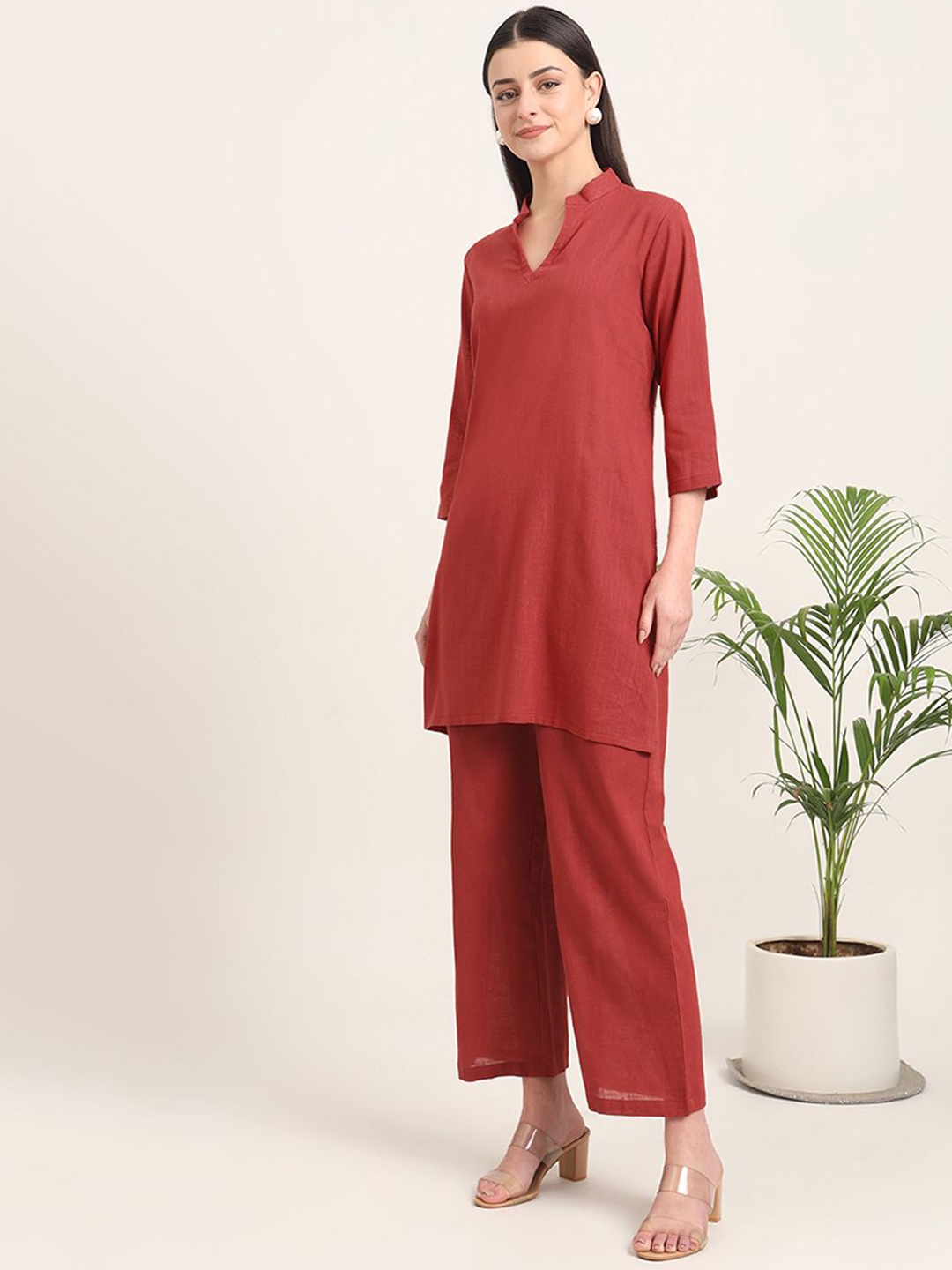 

Thevasa Women Mandarin Collar Cotton Straight Kurta, Red