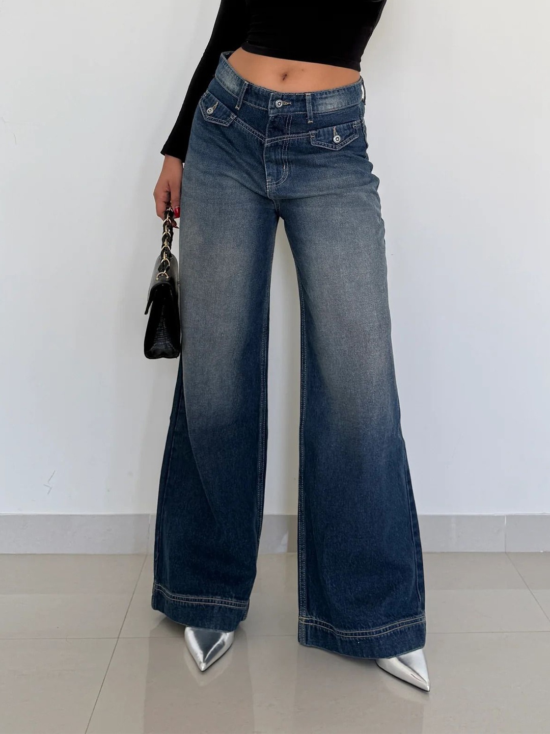 

Off Duty India Women High-Rise Light Fade Stretchable Flared Jeans, Navy blue