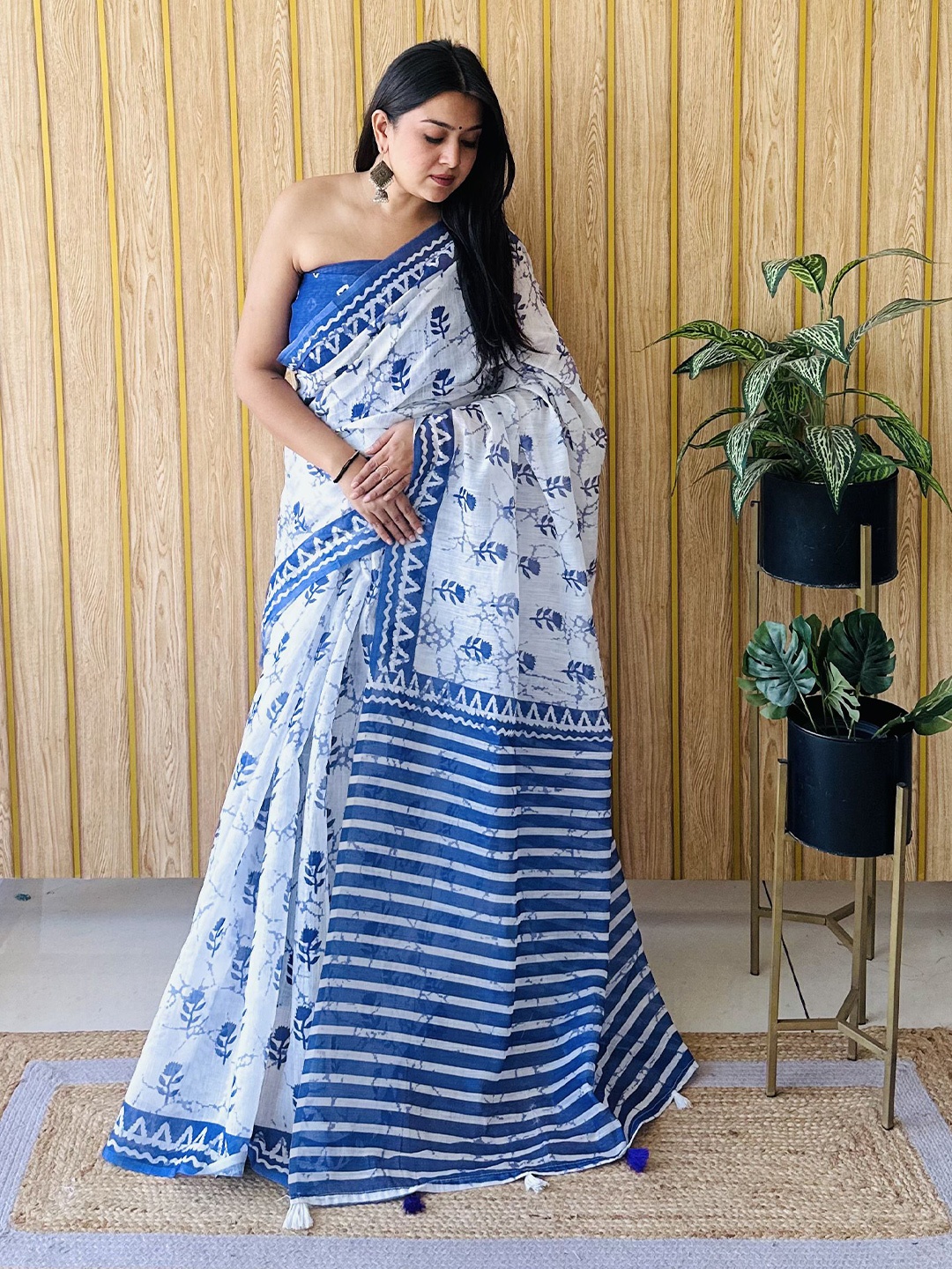 

Moda Rapido Floral Saree, Blue