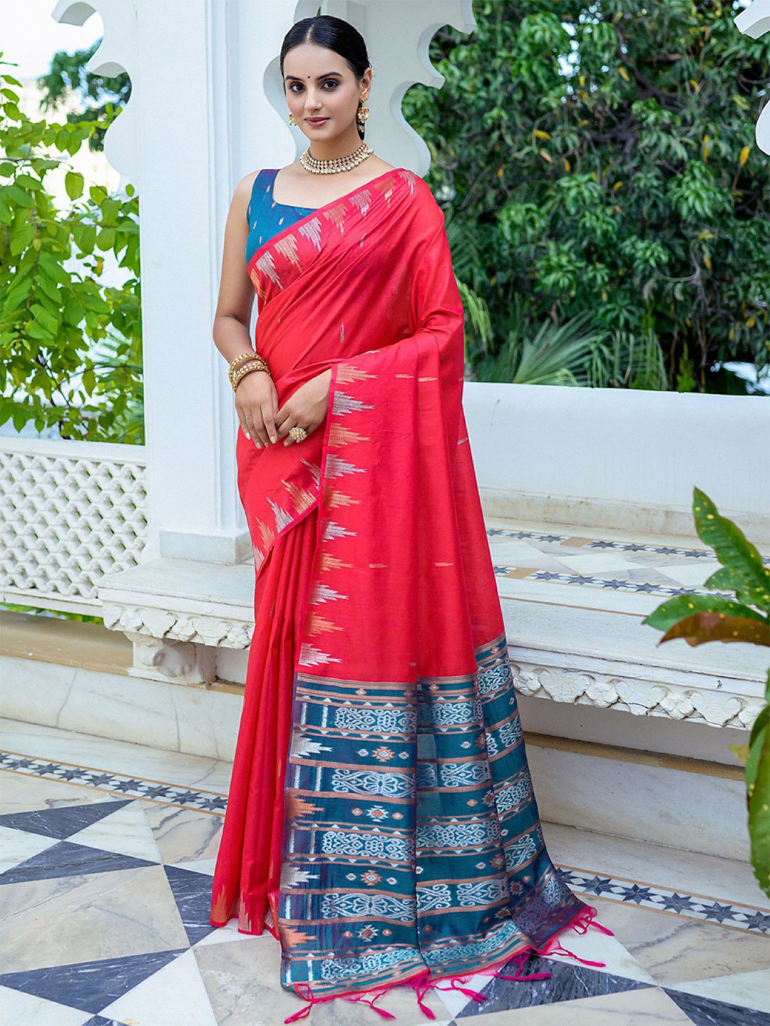 

DIVASTRI Woven Design Silk Cotton Tussar Saree, Red