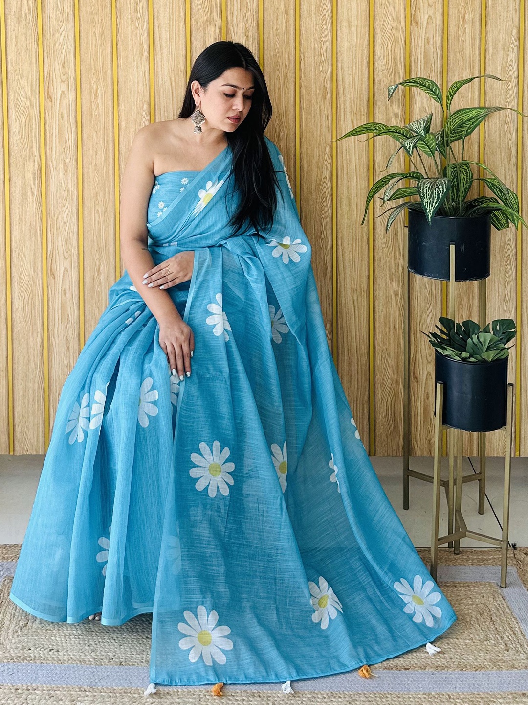 

Moda Rapido Floral Saree, Blue