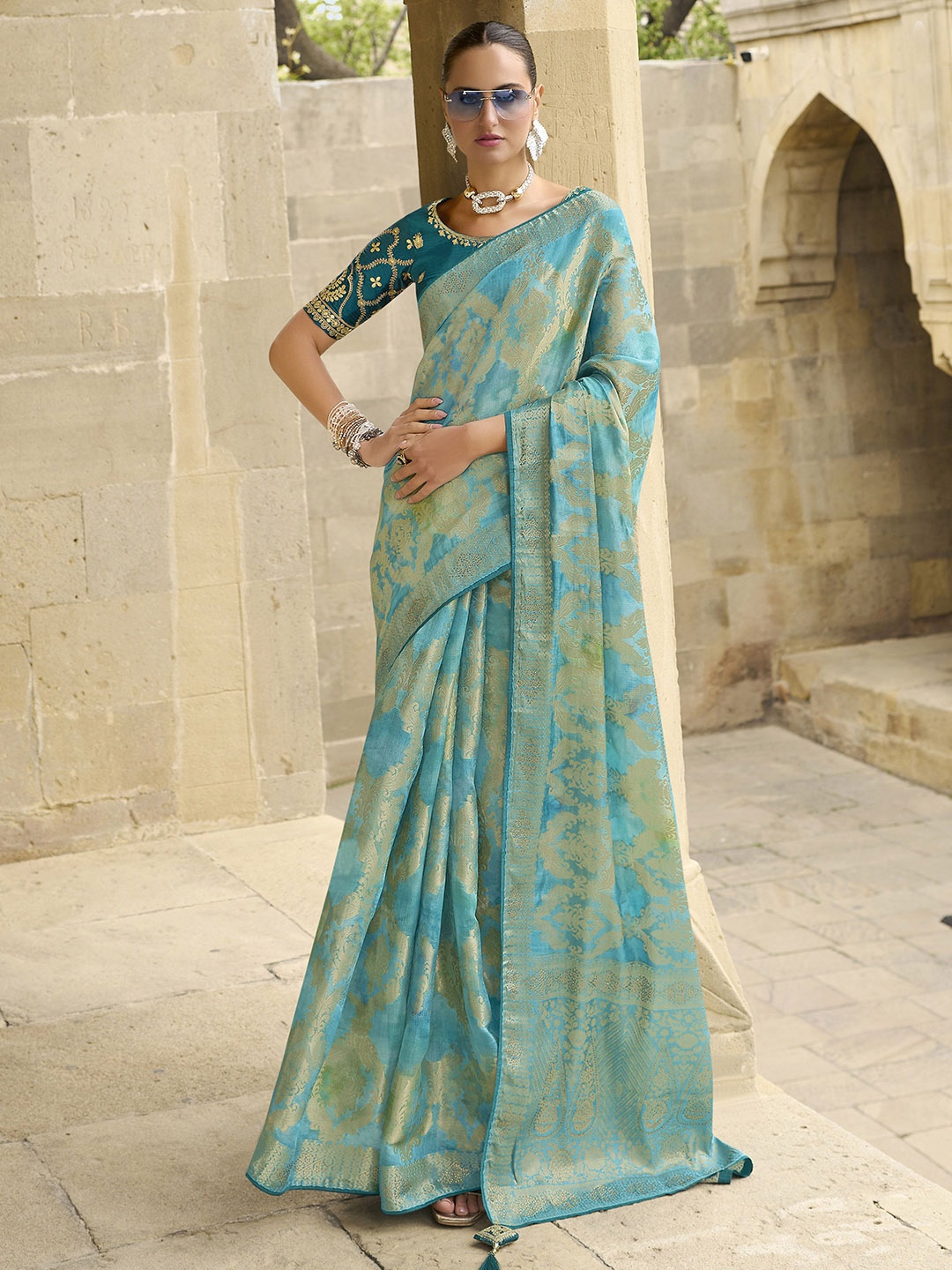 

Sangria Woven Design Saree With Blouse Piece, Sea green
