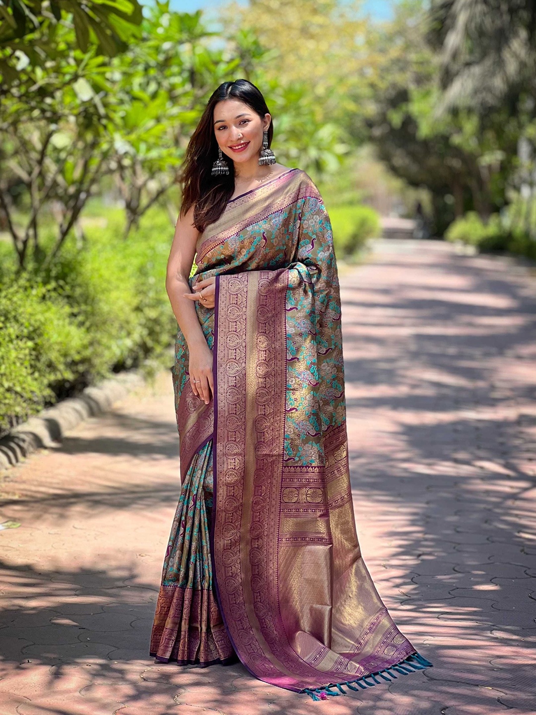 

DIVASTRI Woven Design Zari Silk Blend Banarasi Saree, Blue