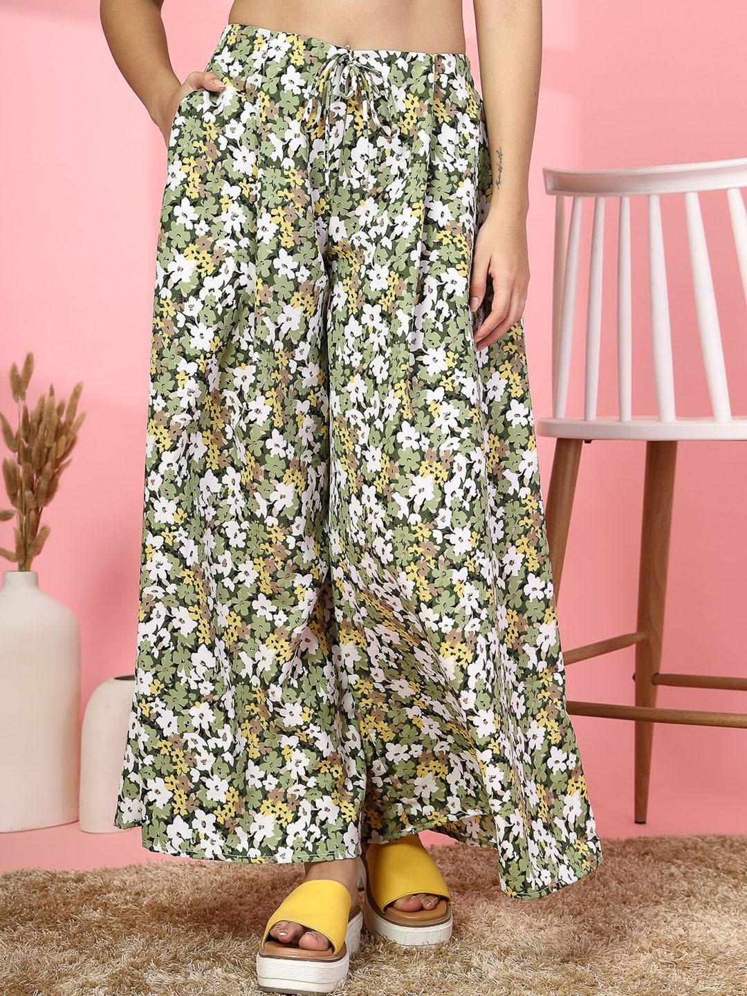

DressBerry Women Floral Printed Relaxed Trousers, Green